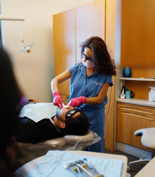 La Familia Dentist with patient